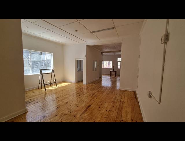 350M² BUILDING TO LET IN WOODSTOCK
